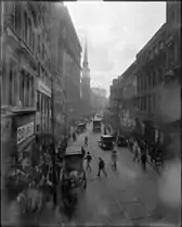 1920年、ワシントン・ストリート。奥に集会場。