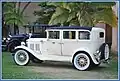4ドアの1929年製Durant limousine。横から見ると「観音開き」になっており、助手席は左に、後部座席は右に開く。