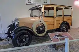 アーカンソー州の自動車博物館（英語版）に展示されている1929年 モデルA ステーションワゴン