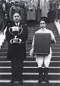 千明賢治と中村。横浜帝室御賞典優勝時(1936年)。