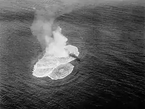 北海道福島町沖で米軍の攻撃を受ける「柳」(1945年7月14日)
