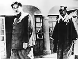 朝鮮の南北分断を回避しようとして北朝鮮首班の金日成と面会する金九(1948年4月)