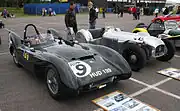 1954年:ロータス・マーク9(英語版)(左の車両)。右の車両がコスティン参画以前に設計されたマーク6。