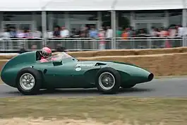 1956年からコーリン・チャップマンとフランク・コスティンが参画し、特徴的なサイドビューの車両を開発(画像は2010年にデモ走行する1958年型ボディ形状は1956年型とそれほど異ならないが、1958年型は後輪がキャストホイールになっている(1957年型までは前後ともワイヤースポーク)。)。1956年時点では、速いが信頼性に欠け、「最も速く、最も信頼性が低い」と評された。