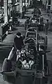 済南自動車工場で組み立て中のトラック。1965年撮影