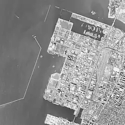 1983年10月10日撮影の福岡市箱崎ふ頭地区の航空写真