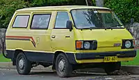 1982–1985 LiteAce van with biskut kacang hub cap (YM21; facelift)