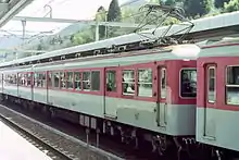 デ808