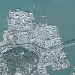 1998年11月12日撮影の福岡市荒津地区の航空写真