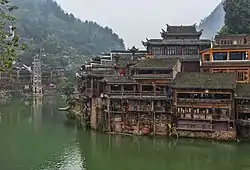 沱江沿岸の鳳凰古城