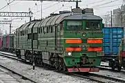 2TE116形（1973年以降製造車）屋根の形状や前照灯の位置などが変更されている