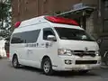 救急車の運転席ドアに描かれた局章（大阪市消防局）