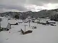 雪に埋もれた集落（12月）
