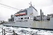 補給艦のスライディングブロックから受給艦にむけて発進したトロリー