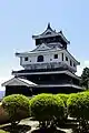 岩国城天守三重目（4階部分）と四重目（6階部分）が唐造。1608年に創建された天守が唐造の最初の例である。