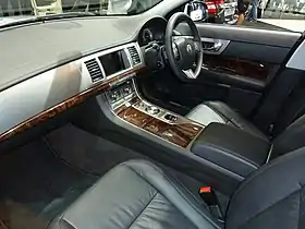 ジャガー・XF（ダイヤル式のATセレクター）