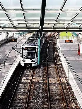 ルール大学駅に到着する列車(2013年撮影)