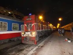 D12E-647に引かれる列車