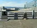 灯台西側に並ぶ石碑（移設前）