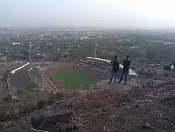 モディボ・ケイタスタジアムとバマコの遠景(2014年)