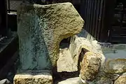 瀟洒な松風村雨堂石碑
