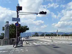 武庫大橋東詰から甲子園方面及び六甲山地を臨む