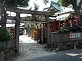 境内北側にある石造の鳥居