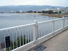 御前浜橋から臨む御前浜(香櫨園浜)