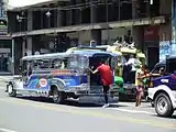 乗り降りは後部から行う車両が多い。