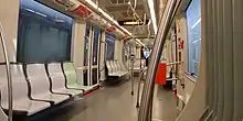 ロングシート配置の偶数号車