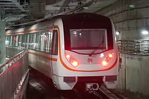 杭州地下鉄2号線を走行する地下鉄車両。