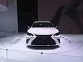 ES200 F SPORT フロント