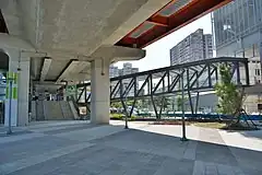 出入口と捷運連絡通路