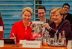 アンゲラ・メルケル首相と（2019年12月3日）