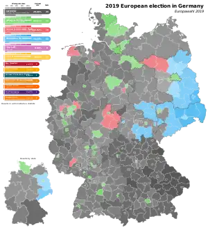 Results of the election. The map on the left shows the results by district. The map in the upper right shows results by state.