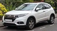 ホンダ・ヴェゼル(HR-Vとも呼ばれる)。サブコンパクト(Bセグメント)のフィットと同じプラットフォームに基づいて作られている。