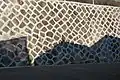 傾斜の多い日本の地形では民家の建設にしばしば石垣が使われた。