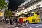日暮里・舎人ライナーの代行輸送を行うバス(日暮里駅前)