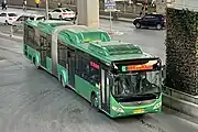 B2号線では路線バス用車両の運行も行われる（2021年撮影）