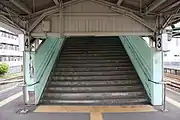宇部新川駅4・3番線ホームの階段