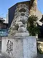 江島杉山神社（東京都墨田区）の狛犬（左）