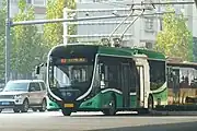 車体の左側にも乗降扉が存在する（2021年撮影）