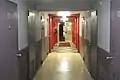 Hostel Zen。いわゆるドヤをデザイナーが簡潔にリノベーションし、バックパッカーや外国人向けに提供する例。
