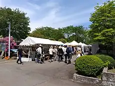 2023年(令和5年)春の益子陶器市「益子陶芸美術館前」テント村。