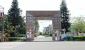 東陽小学校正門