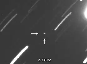 カナダにあるアビー・リッジ天文台で2023年3月21日に撮影された 2023 DZ2(中央)の60秒露光画像