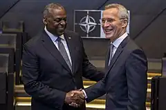 米国のロイド・オースティン国防長官と（2021年10月22日）