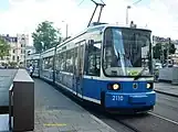 R2形ミュンヘン市電初の超低床電車となったR1形（ブレーメン形）の量産車。3車体連接車。