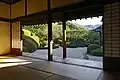 書院から見た庭園