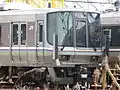 試験的に転落防止幌を装着したクハ222-2001本採用された先頭車間転落防止幌と形状が異なる（2013年3月3日 網干総合車両所）